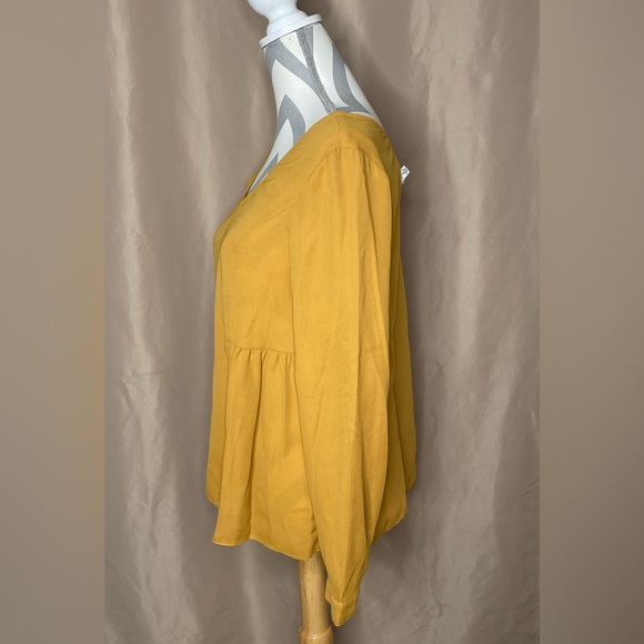 Olive + Oak Medium Blouse - Picture 2 of 8